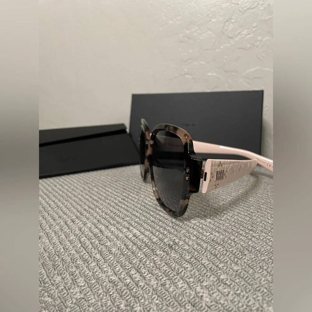 🎉HP🎉New Lady Dior Christian Dior Light Pink💖Studded 57mm Sunglasses Italy